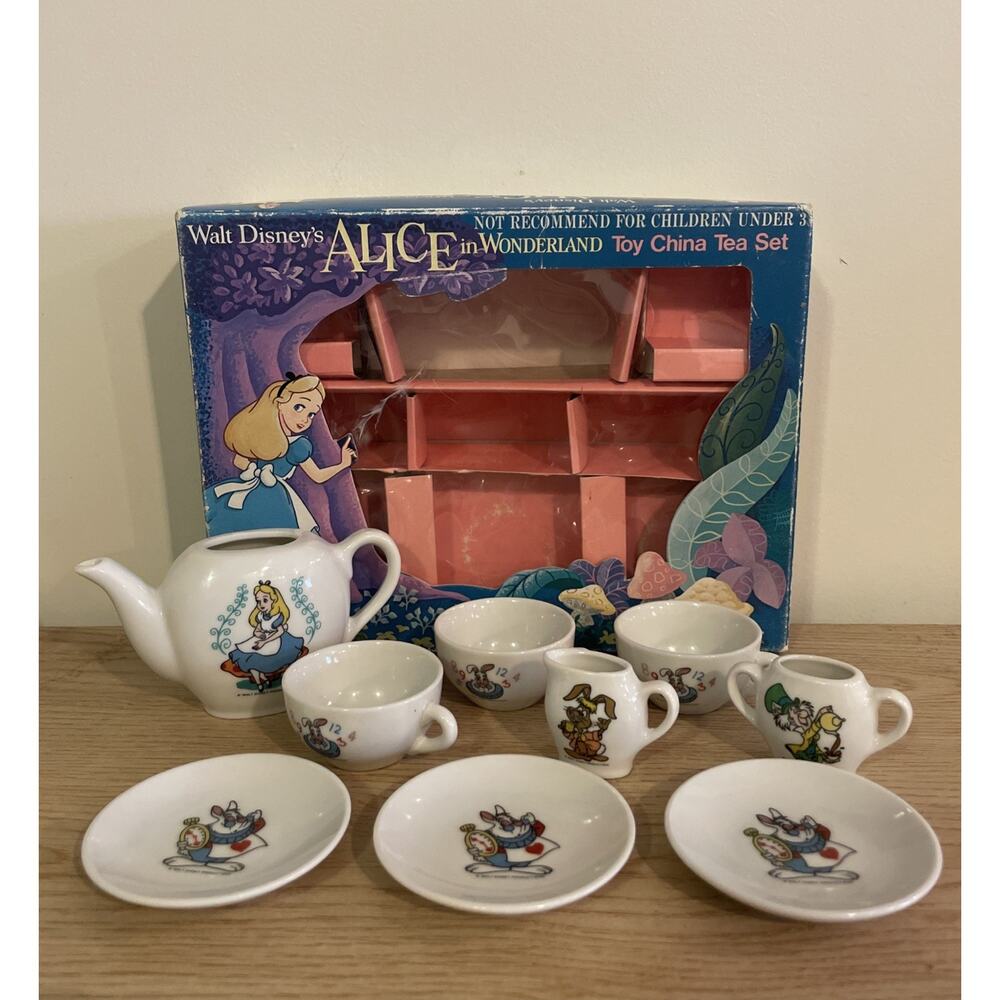 VTG 1980s Walt Disney Alice in Wonderland 9 Pc Toy China Tea Set